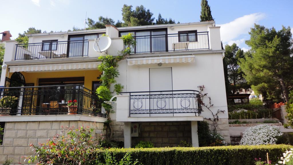 Guesthouse Apartment Bozica Bol Eksteriør bilde
