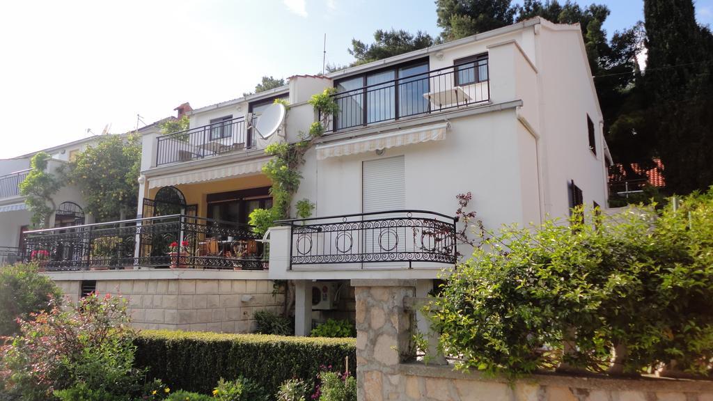Guesthouse Apartment Bozica Bol Eksteriør bilde