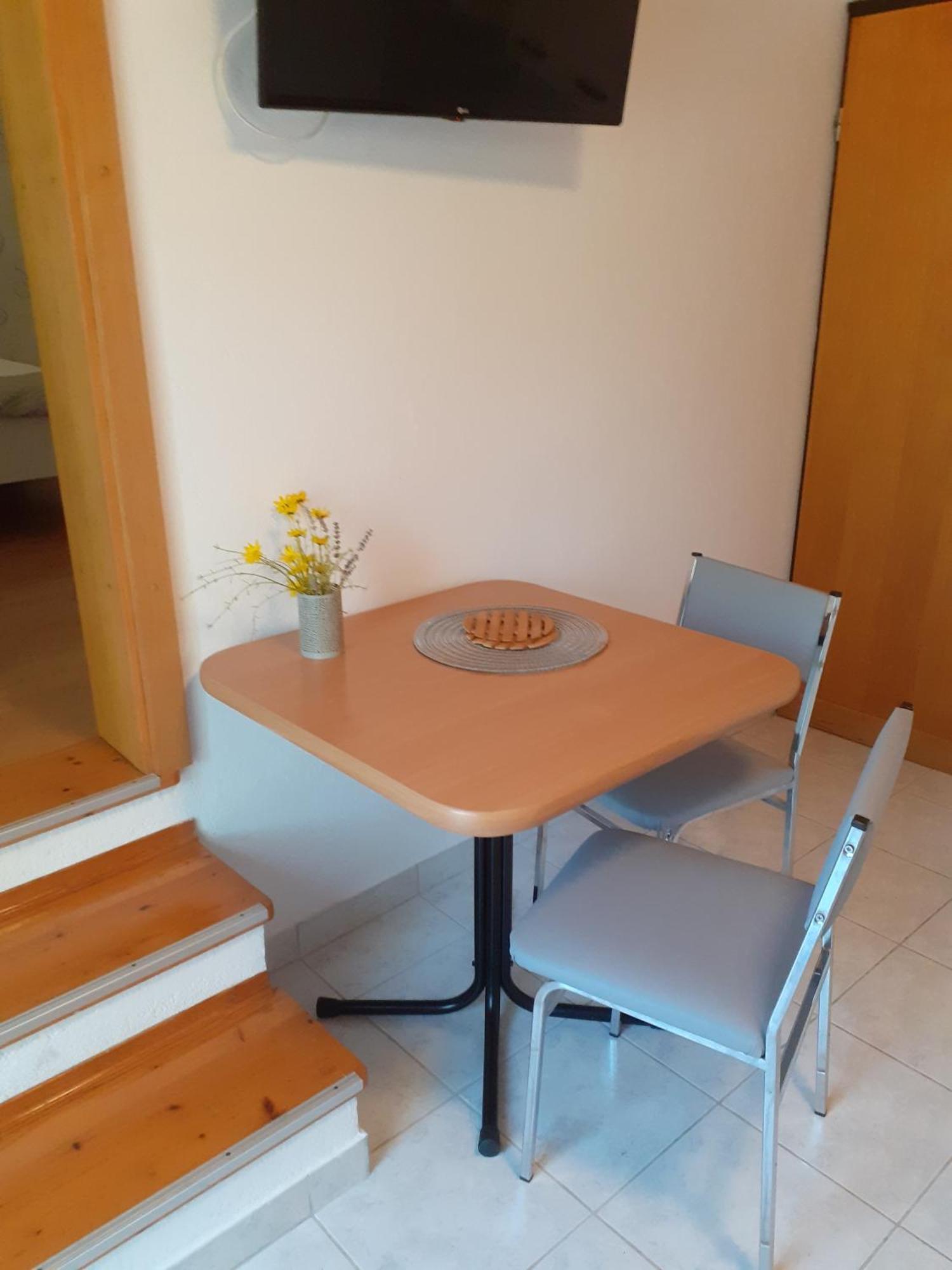 Guesthouse Apartment Bozica Bol Eksteriør bilde