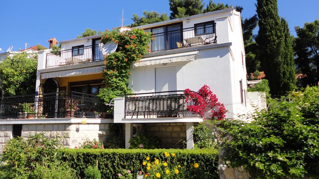Guesthouse Apartment Bozica Bol Eksteriør bilde