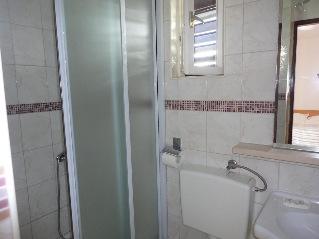 Guesthouse Apartment Bozica Bol Eksteriør bilde