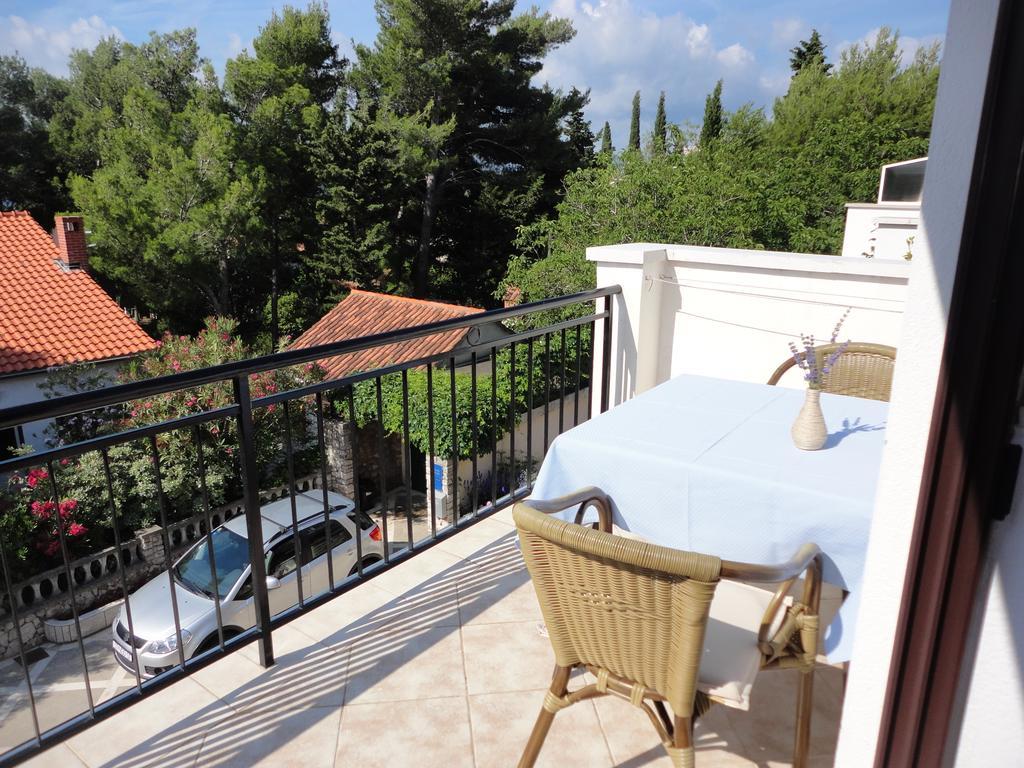 Guesthouse Apartment Bozica Bol Eksteriør bilde