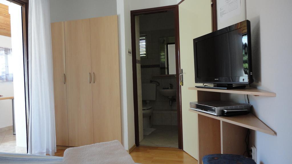 Guesthouse Apartment Bozica Bol Eksteriør bilde