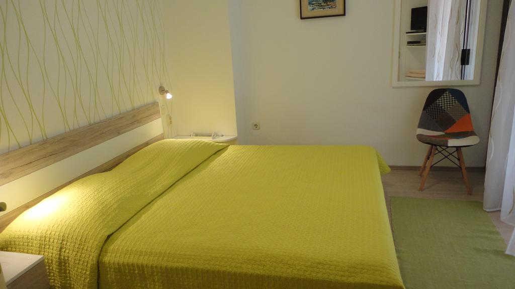 Guesthouse Apartment Bozica Bol Eksteriør bilde