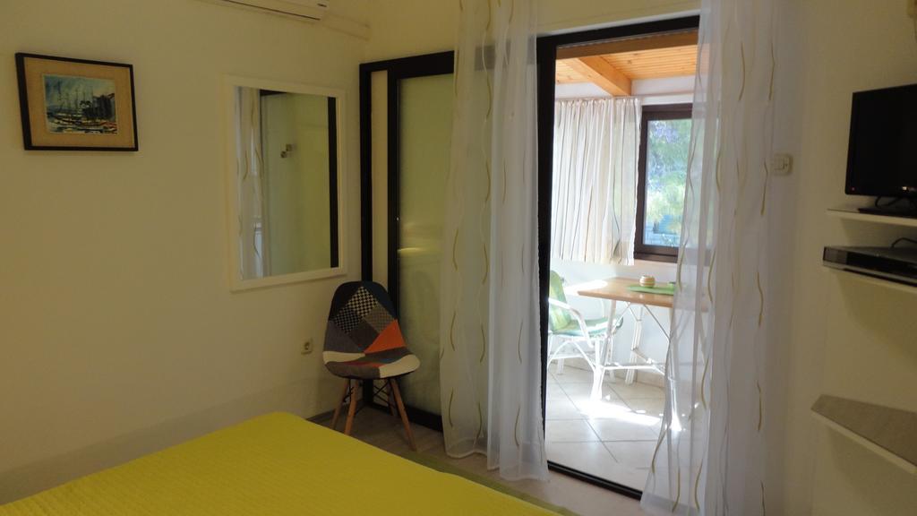 Guesthouse Apartment Bozica Bol Eksteriør bilde