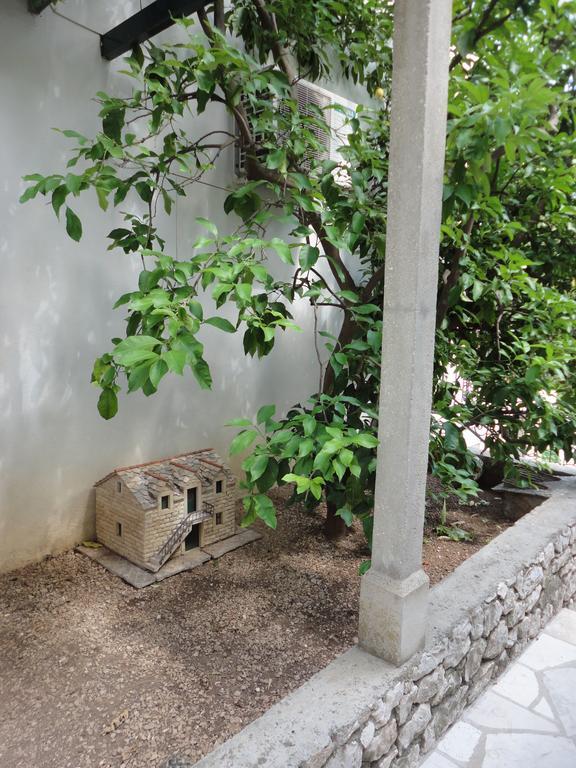 Guesthouse Apartment Bozica Bol Eksteriør bilde
