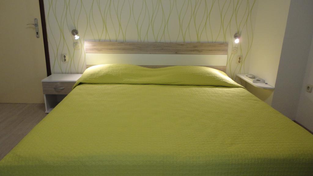Guesthouse Apartment Bozica Bol Eksteriør bilde