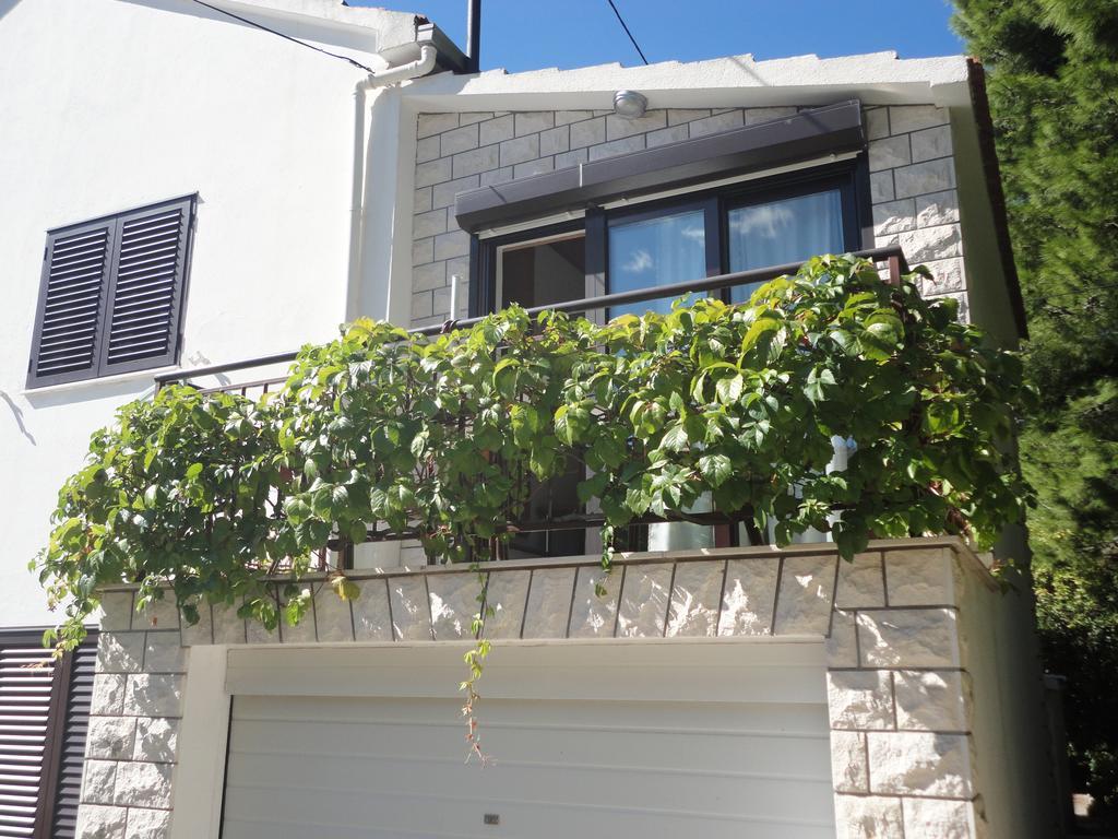 Guesthouse Apartment Bozica Bol Eksteriør bilde