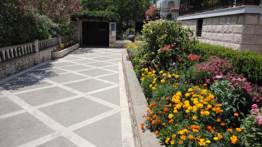 Guesthouse Apartment Bozica Bol Eksteriør bilde