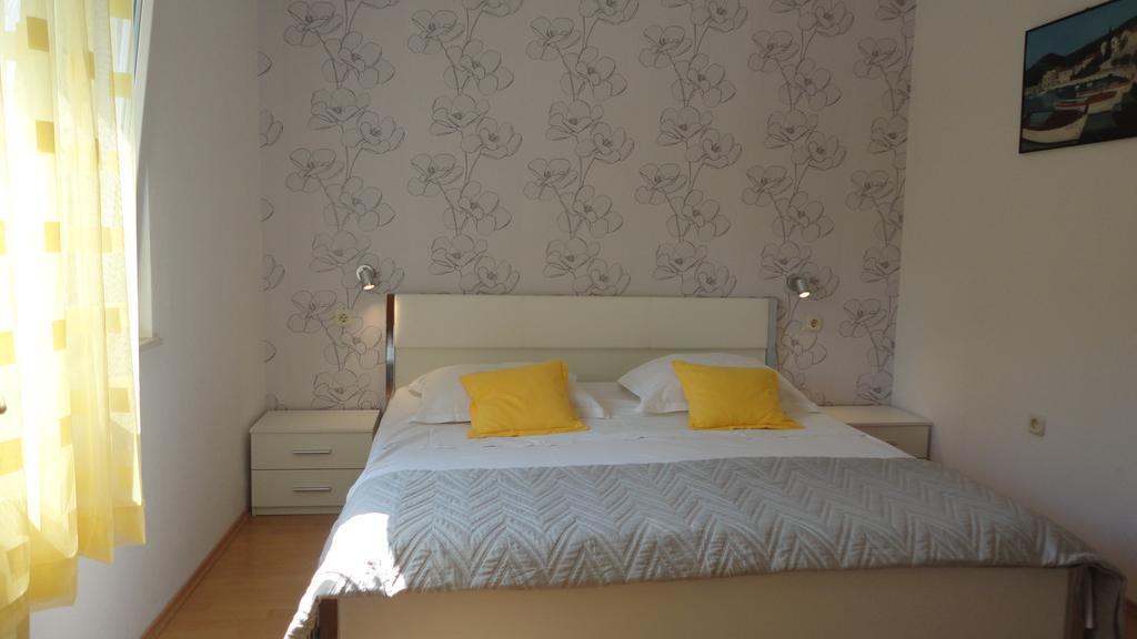 Guesthouse Apartment Bozica Bol Eksteriør bilde